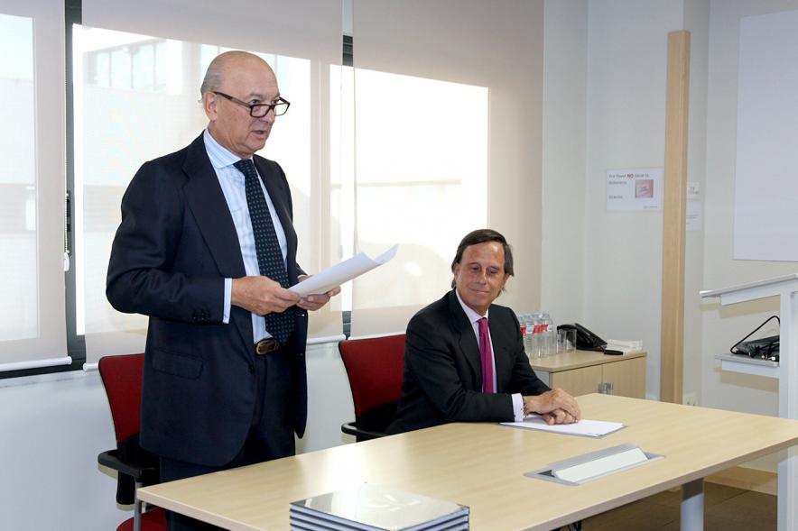 Visita Institucional a la Empresa Varma - Imagen del un directivo de la empresa Varma  dirigiéndose al público asistente.