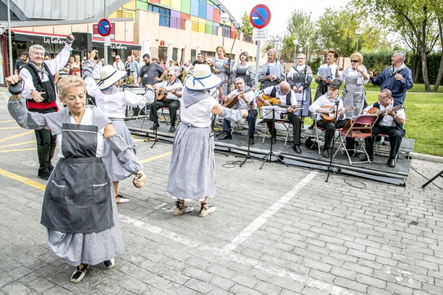 Fiesta de la Vendimia y Reparto de Migas Casa de Castilla la Mancha 2017 - Baile de las vendimiadoras.