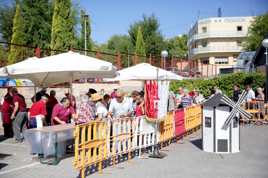 Fiesta de la Vendimia 2018 - Imagen de un momento del reparto de migas.