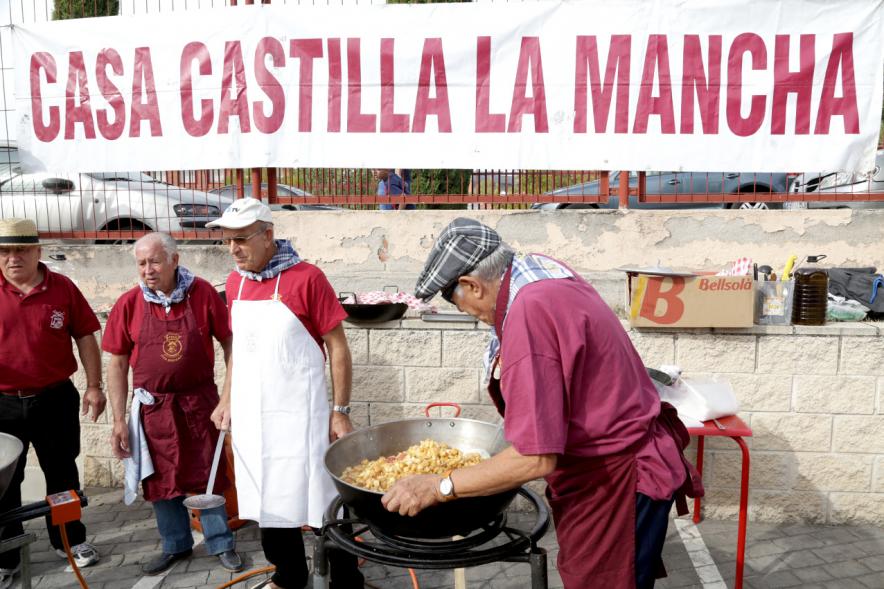 Pisada de la Uva en la Fiesta de la Vendimia de la Casa de Castilla La Mancha - Preparación de la comida.
