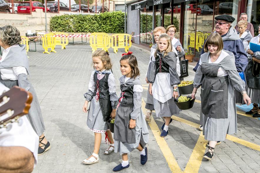 Fiesta de la Vendimia y Reparto de Migas Casa de Castilla la Mancha 2017 - Desfile de vendimiadores .