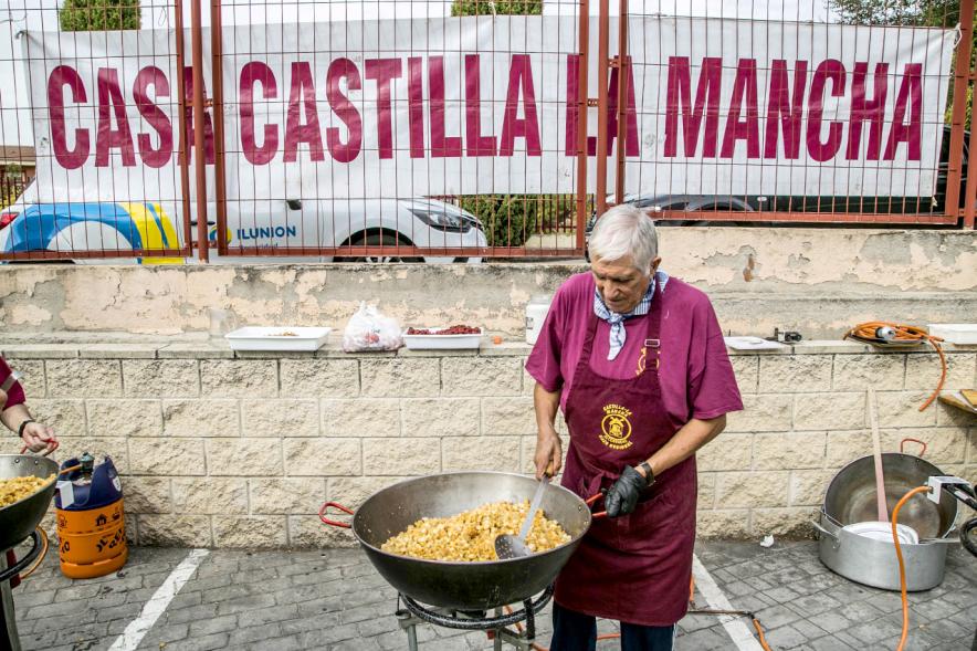 Fiesta de la Vendimia y Reparto de Migas Casa de Castilla la Mancha 2017 - Cartel regional y  la preparación de las  migas. 