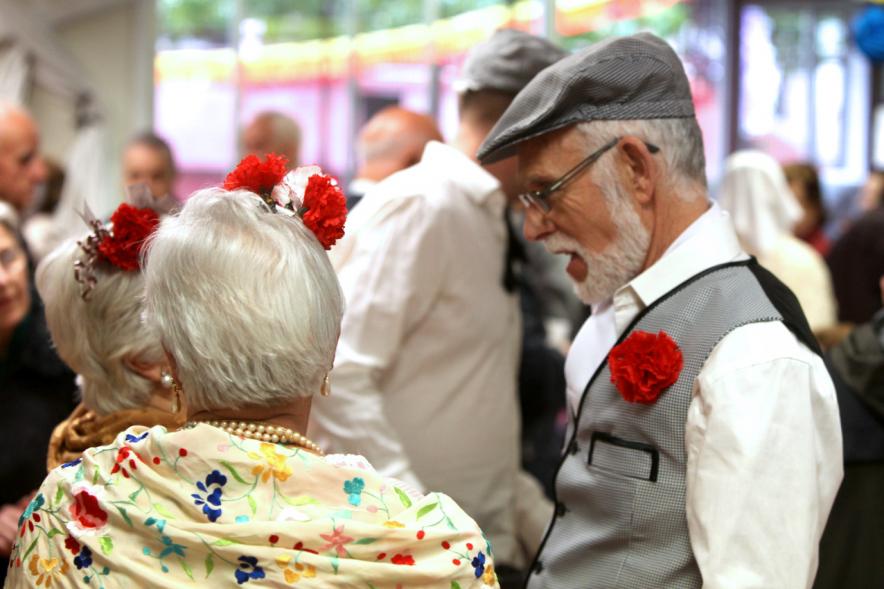Participantes con traje típico