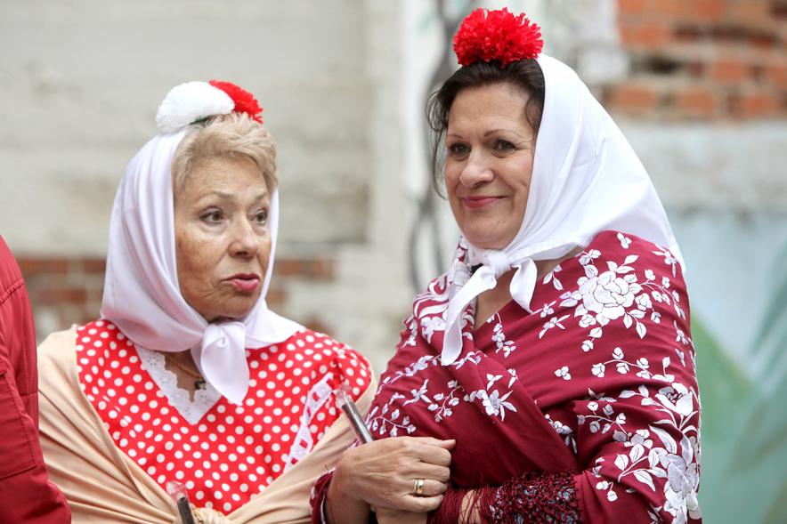 Participantes vestidas de chulapas