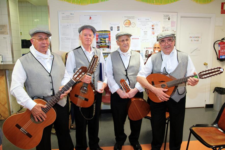 Chulapos con guitarras