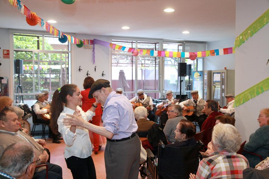 Público bailando durante la actuación