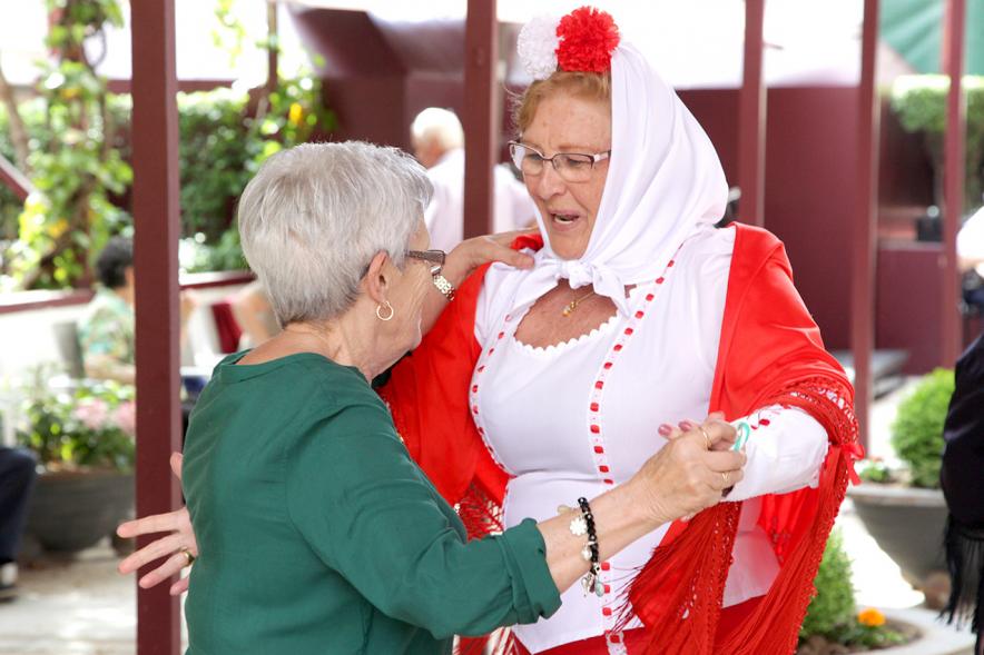 Señoras bailando
