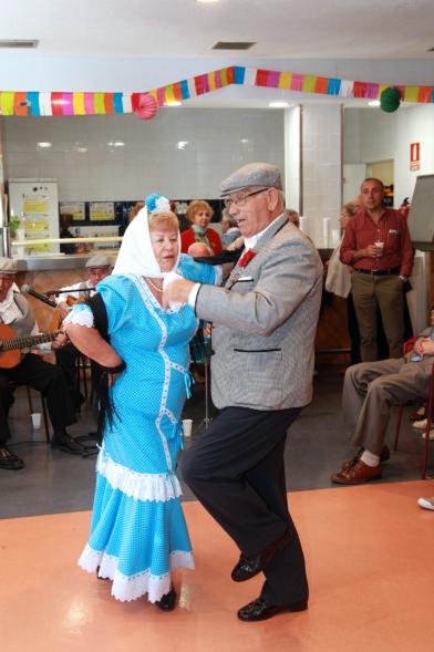 Pareja bailando un chotis