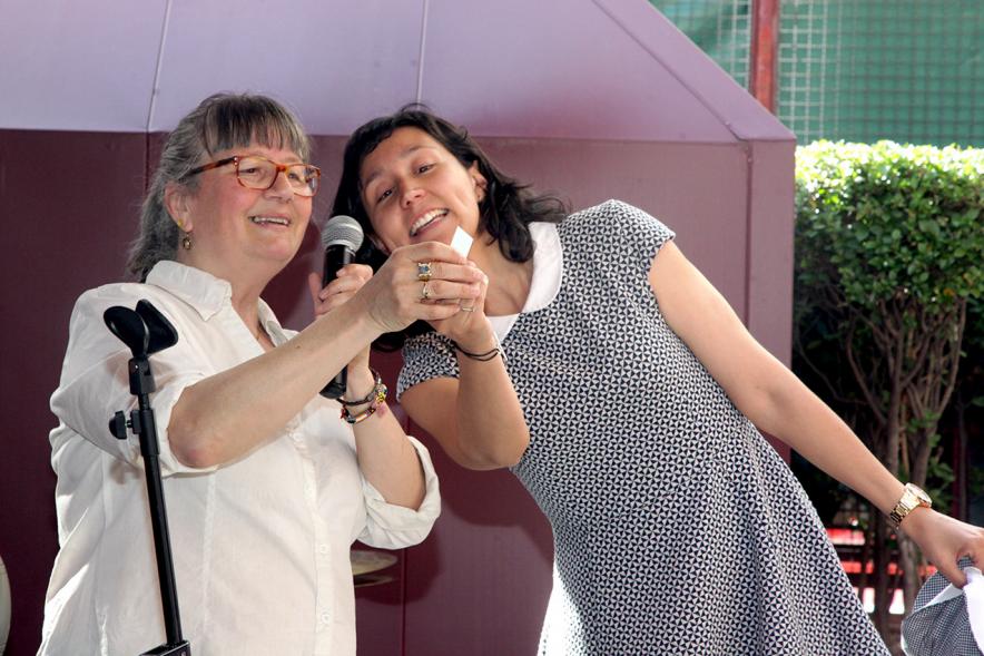 Presentadoras del evento en un momento de este