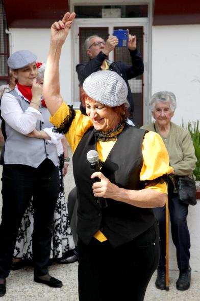 Participante con micrófono