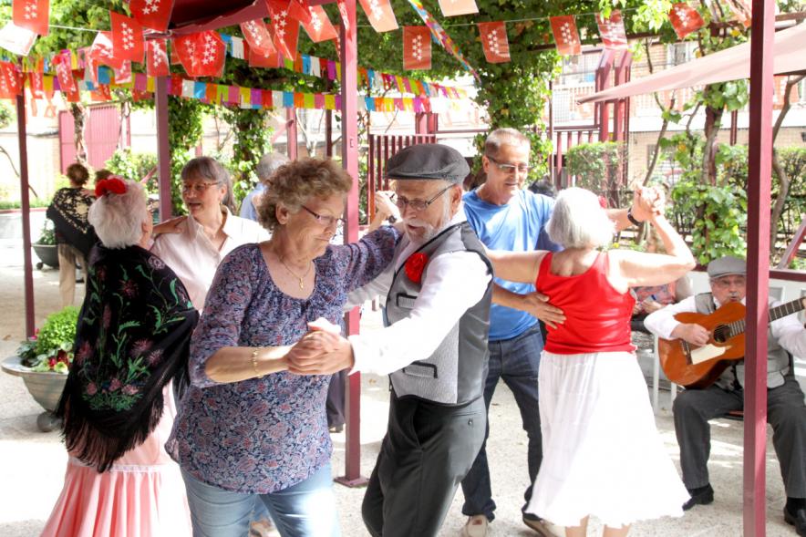 Parejas bailando 