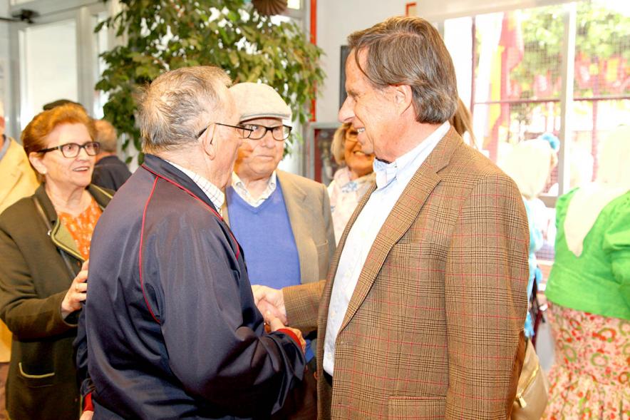 Alcalde García de Vinuesa charla con ciudadanos