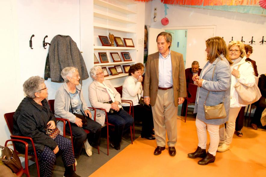 Alcalde García de Vinuesa charla con ciudadanos