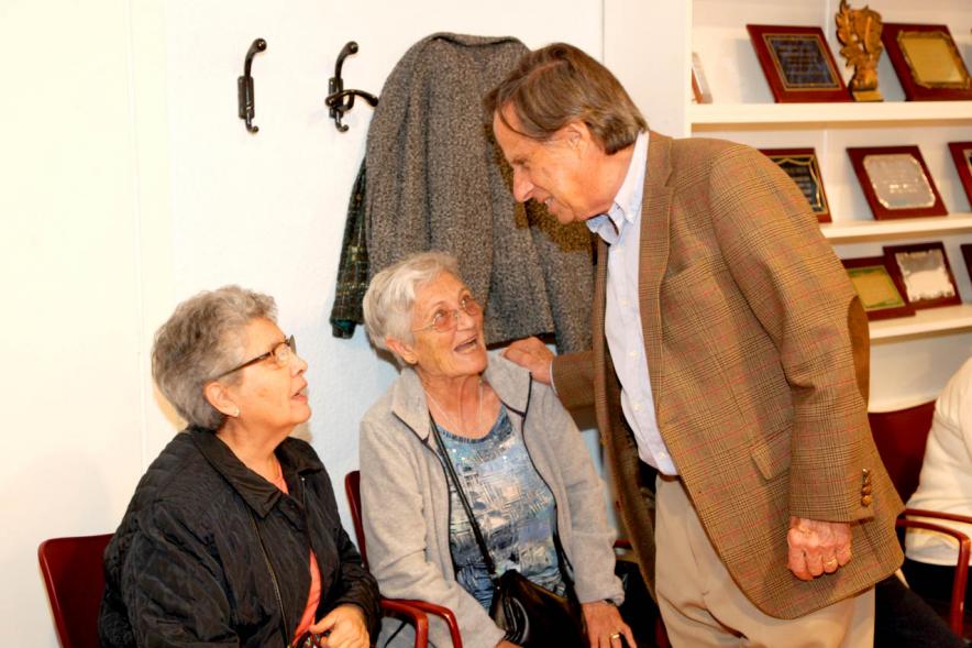 Alcalde García de Vinuesa charla con ciudadanos