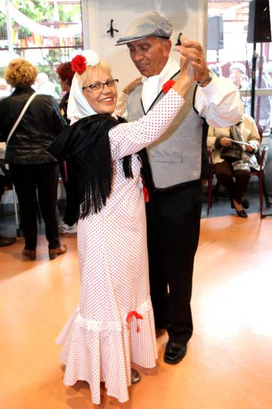 Pareja bailando un chotis