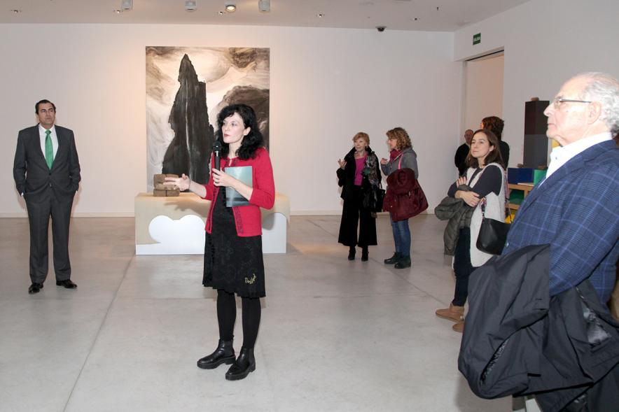 Inauguración Exposición "Every Day is a Trip. Ni la Palabra ni el Silencio" de Victoria Civera - Imagen de la artista,Victoria Civera y otras personalidades en un momento de la inauguración.