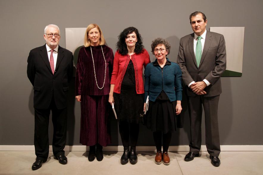 Inauguración Exposición "Every Day is a Trip. Ni la Palabra ni el Silencio" de Victoria Civera - Imagen de la artista,Victoria Civera y otras personalidades posando a su llegada a la exposición.