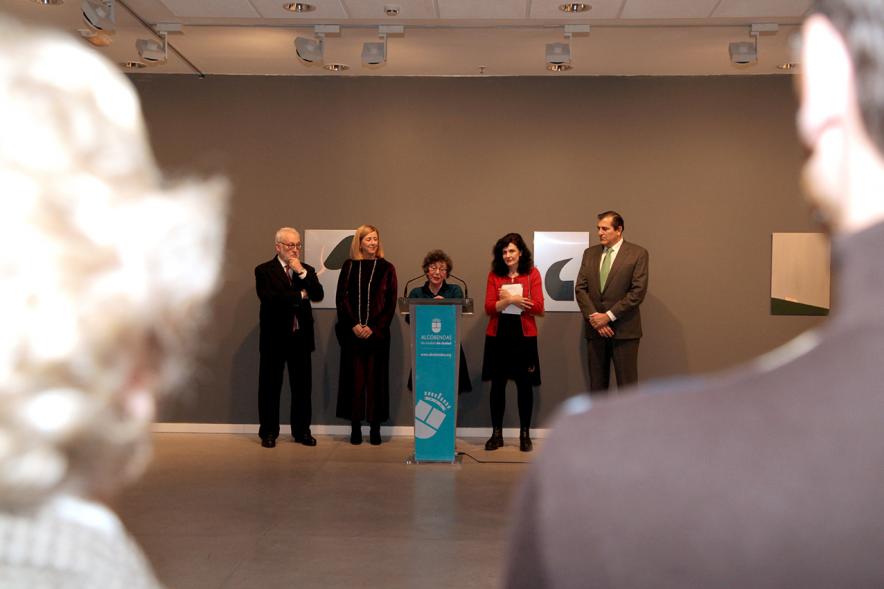 Inauguración Exposición "Every Day is a Trip. Ni la Palabra ni el Silencio" de Victoria Civera - Imagen de la artista,Victoria Civera dirigiéndose al público asistente.