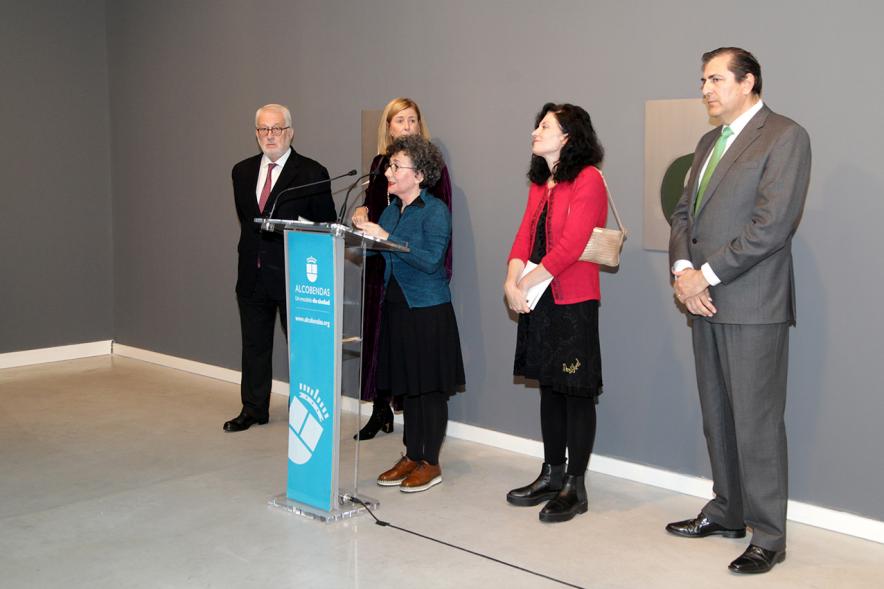 Inauguración Exposición "Every Day is a Trip. Ni la Palabra ni el Silencio" de Victoria Civera - Imagen de la artista,Victoria Civera dirigiéndose al público asistente.