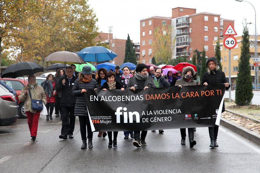 Lectura de Manifiesto Institucional conta la Violencia de Género y Marcha Silenciosa -  Asistentes a la marcha.