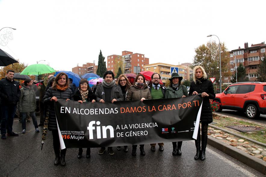 Lectura de Manifiesto Institucional conta la Violencia de Género y Marcha Silenciosa - Asistentes a la marcha.  