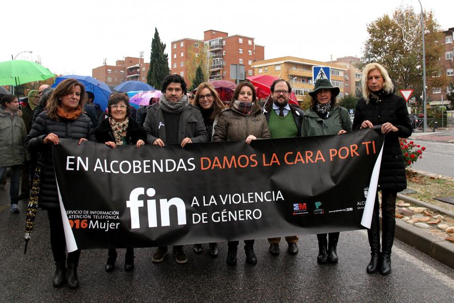 Lectura de Manifiesto Institucional conta la Violencia de Género y Marcha Silenciosa -  Asistentes a la marcha.