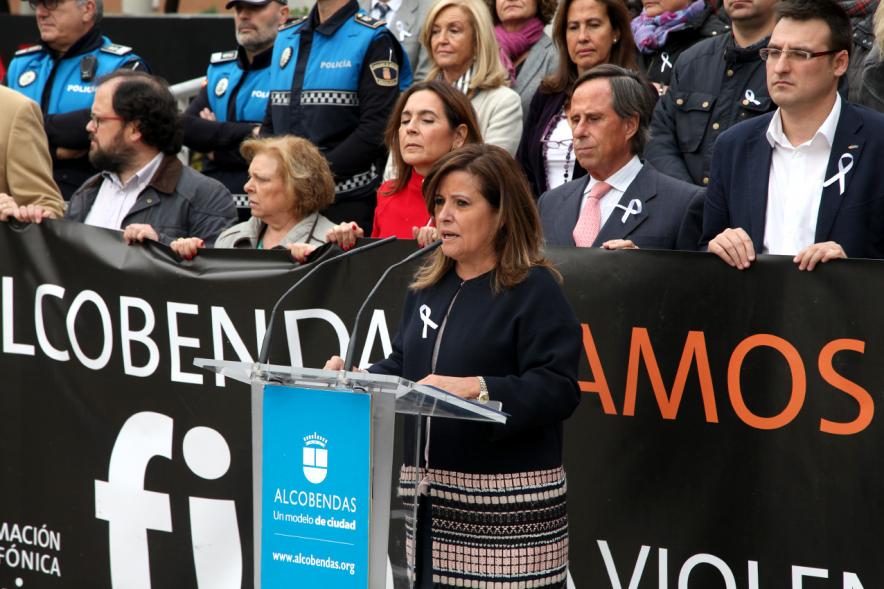 Lectura de Manifiesto y Minuto de Silencio contra la Violencia de Género 2017 - Las  autoridades tras la pancarta.