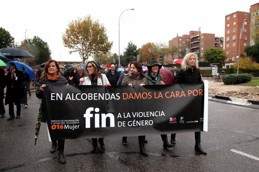Lectura de Manifiesto Institucional conta la Violencia de Género y Marcha Silenciosa -  Asistentes a la marcha.
