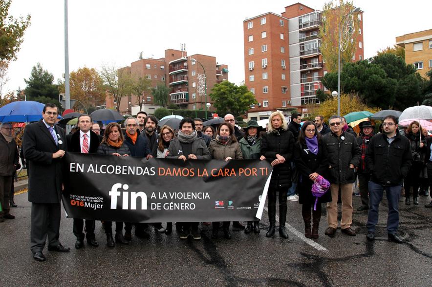 Lectura de Manifiesto Institucional conta la Violencia de Género y Marcha Silenciosa -   Cabecera de la marcha.