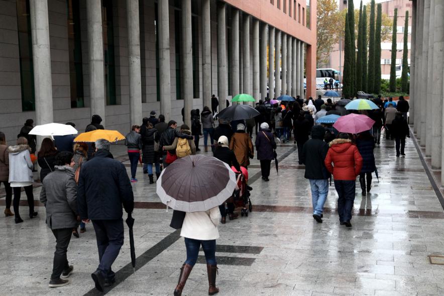 Lectura de Manifiesto Institucional conta la Violencia de Género y Marcha Silenciosa -  Vista trasera de  la  marcha.