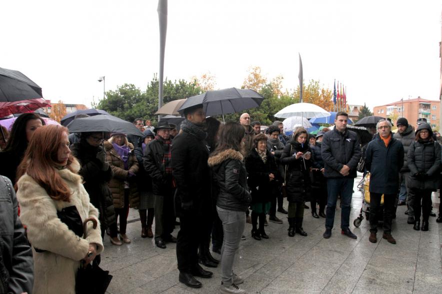 Lectura de Manifiesto Institucional conta la Violencia de Género y Marcha Silenciosa - Asistentes de  la marcha.
