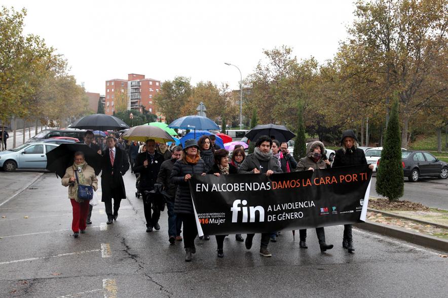 Lectura de Manifiesto Institucional conta la Violencia de Género y Marcha Silenciosa - Asistentes  a la marcha.