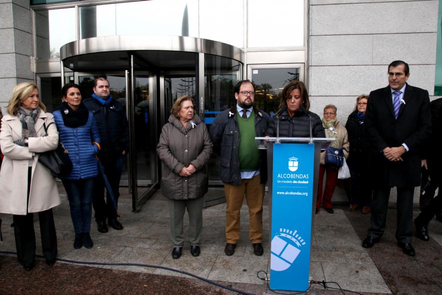 Lectura de Manifiesto Institucional conta la Violencia de Género y Marcha Silenciosa - Lectura del manifiesto. - 