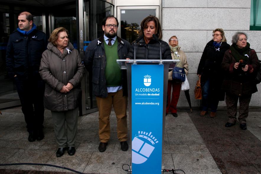 Lectura de Manifiesto Institucional conta la Violencia de Género y Marcha Silenciosa - Lectura del manifiesto. 