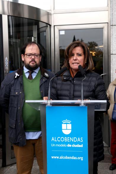 Lectura de Manifiesto Institucional conta la Violencia de Género y Marcha Silenciosa - Lectura del manifiesto. 