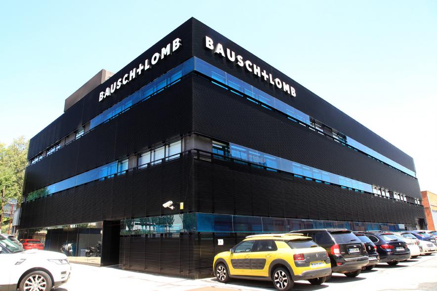 Visita a Bausch + Lomb - Vista del exterior de la empresa.