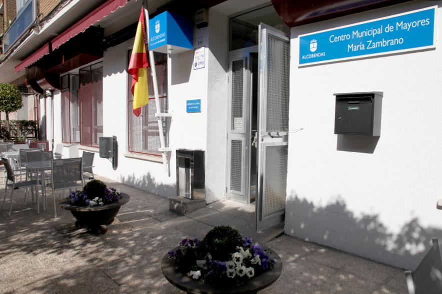 Visita al Centro de Mayores María Zambrano -  Fachada del centro de mayores.