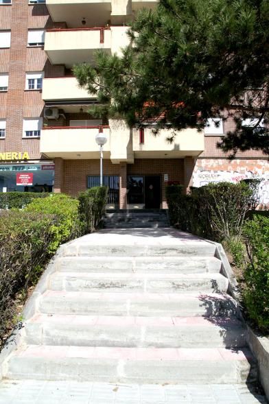 Visita Remodelación Esquina Calle Marqués de la Vldavia y Calle Ruperto Chapí - Imagen de unas escaleras que se han construido.