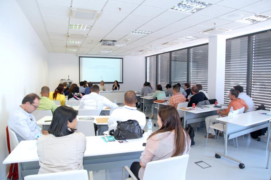 Visita Ciudad y Centro de Arte Alumnos EGME - Imagen de los alumnos haciendo una visita.