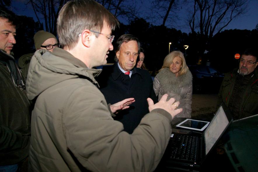 Visita Cambio a Luminarias Inteligentes - Imagen de los técnicos y las autoridades.