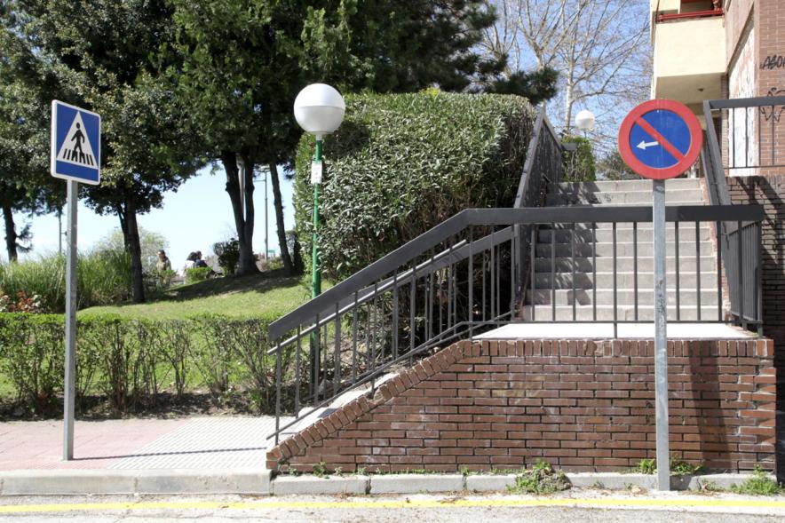 Visita Remodelación Esquina Calle Marqués de la Vldavia y Calle Ruperto Chapí - Imagen de unas escaleras que se han construido.