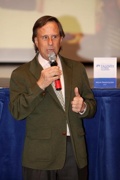 Visita al CIFP José Luis Garci - Imagen del alcalde García de Vinuesa dirigiéndose a los asistentes al acto.
