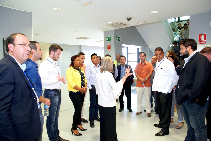 Visita Ciudad y Centro de Arte Alumnos EGME - Imagen de los alumnos haciendo una visita al Centro de Arte.