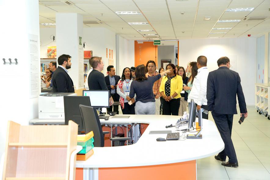 Visita Ciudad y Centro de Arte Alumnos EGME - Imagen de los alumnos haciendo una visita.