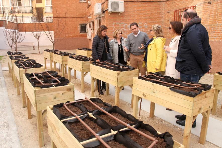 Visita al Centro de Mayores María Zambrano -  Las autoridades visitan el centro. 