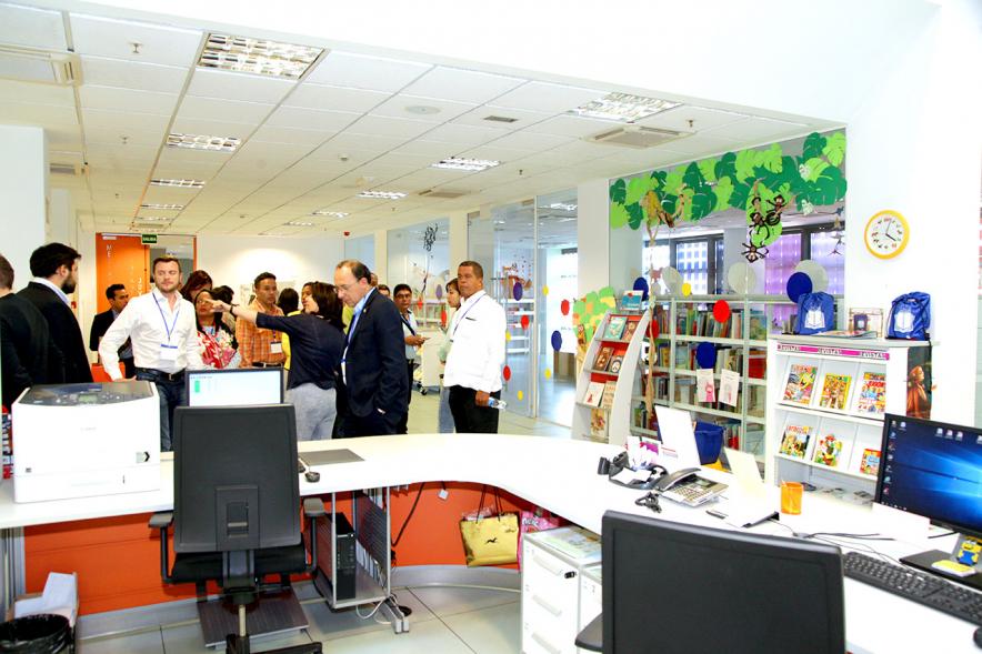 Visita Ciudad y Centro de Arte Alumnos EGME - Imagen de los alumnos haciendo una visita.
