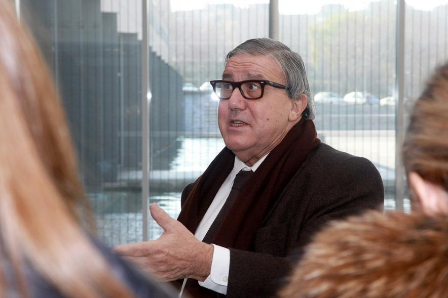 Visita del Embajador de Malta a la Exposición Fotográfica de Malta en la C.D. Valdelasfuentes -  El embajador.
