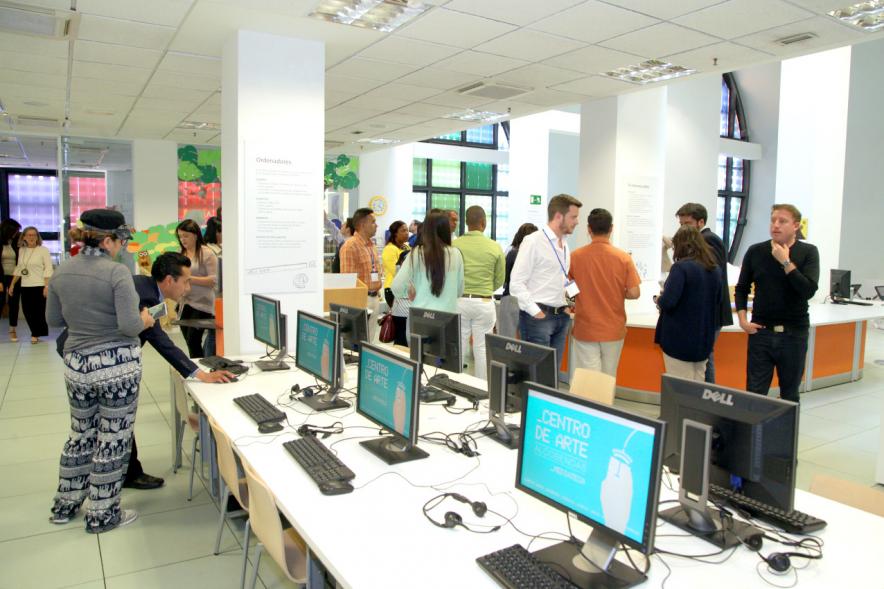Visita Ciudad y Centro de Arte Alumnos EGME - Imagen de los alumnos haciendo una visita.