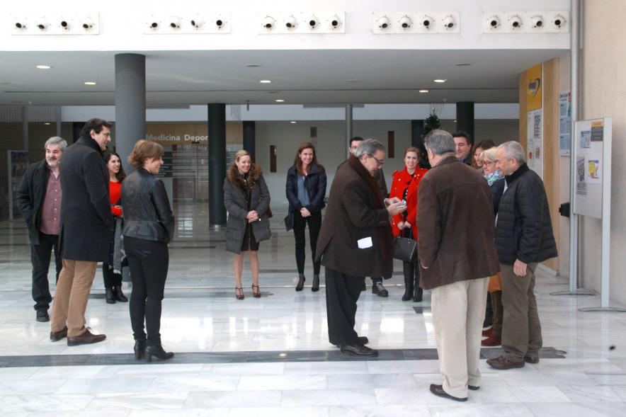 Visita del Embajador de Malta a la Exposición Fotográfica de Malta en la C.D. Valdelasfuentes - El embajador con las autoridades. 