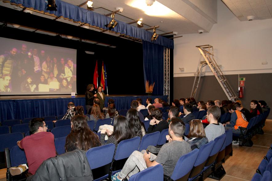 Visita al CIFP José Luis Garci -Imagen vista general del salón donde se celebra el acto.